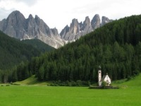 イタリア旅行 日帰りドロミテ周遊ツアー、バディア渓谷・フネス渓谷(終日、日本語ガイド/同行プラン)